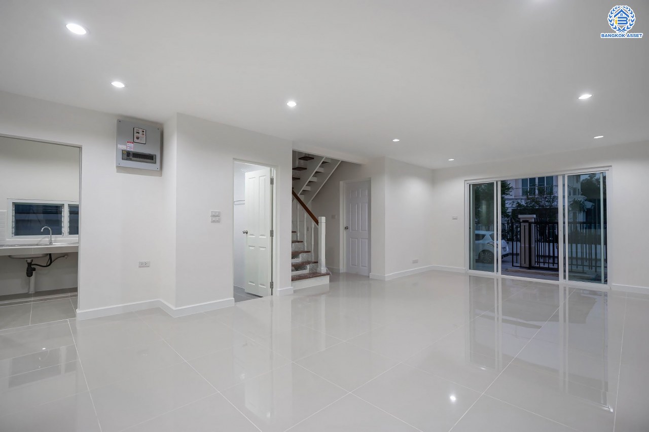 บ้านมือสองตกแต่งใหม่ โครงการ ชลลดา วัดลาดปลาดุก บ้านเดี่ยวหลังมุม คุณภาพระดับ L&H บนเนื้อที่ 57.7 ตร.ว. ฟังก์ชัน 3 ห้องนอน 2 ห้องน้ำ จอดรถได้ 1 คัน บนทำเลศักยภาพ เพียง 15 นาทีถึงเซ็นทรัลเวสท์เกต ใกล้รถไฟฟ้าสายสีม่วง "สถานีคลองบางไผ่"